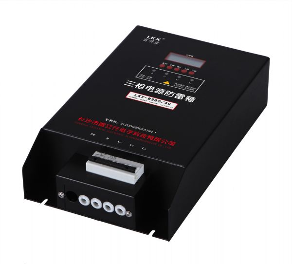 40KA帶空開(kāi)帶雷電計(jì)數(shù)器電源防雷箱(10KA\20KA\40KA\60KA\80KA\100KA\120KA...)